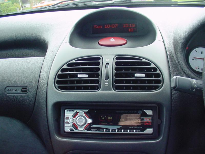 Peugeot 206 - Radio replacement [How to] 